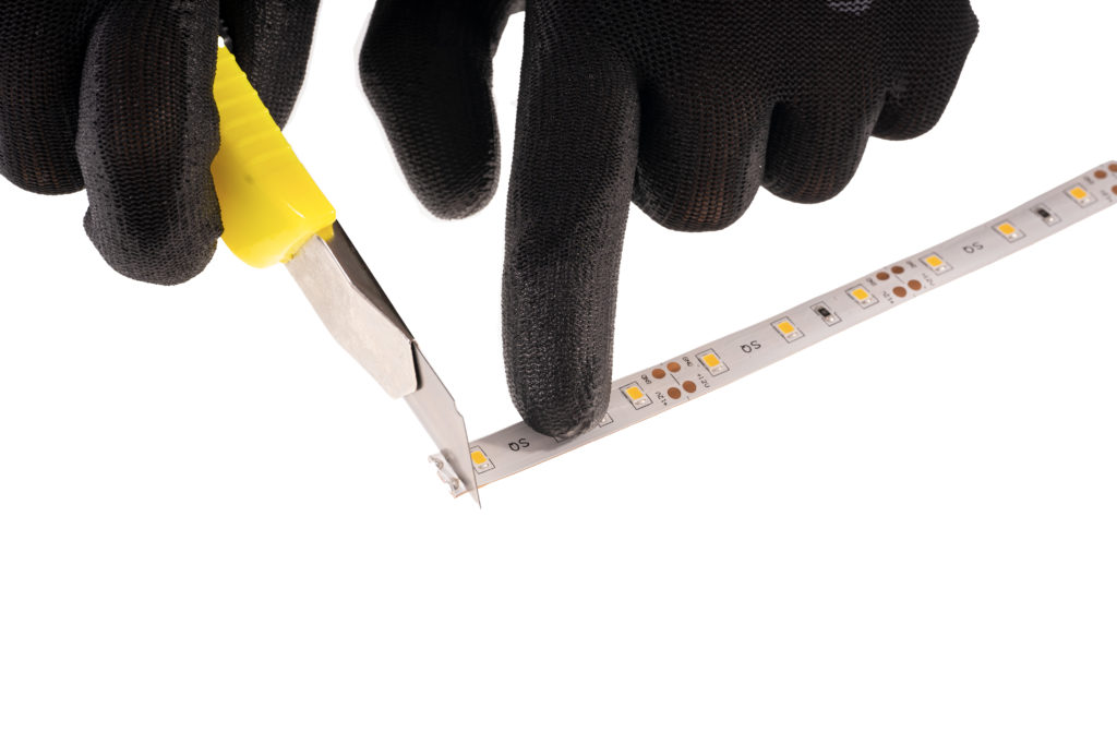 Zkracování LED pásků: Očištění zalitého pásku