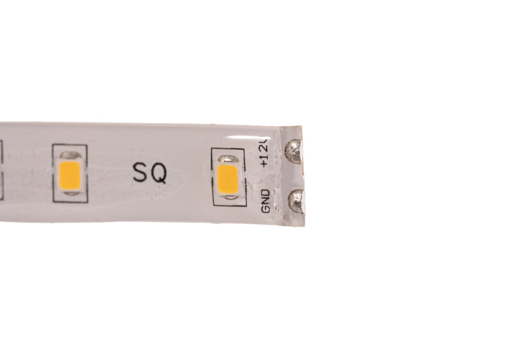Zkracování LED pásků: Očištěné kontakty od krycího gelu