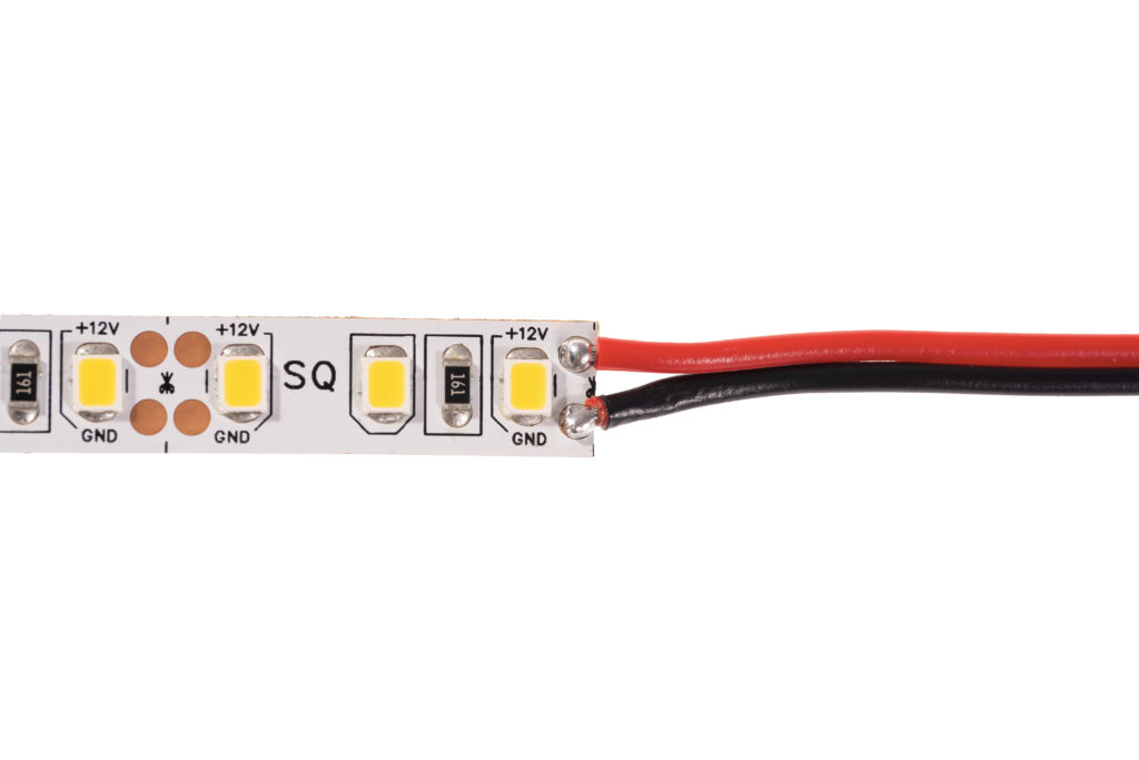 Pájení LED pásků: Připájené vodiče k jednobarevnému pásku